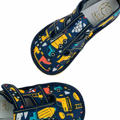 kapcie-buty-do-przedszkola-barefoot-granatowe-koparki-zuziaZ20-1