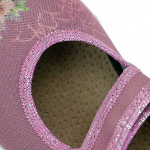 kapcie buty ciapy pantofle dziewczece beżowe brudny pudrowy roz z sarenka jelonek kwiaty piwonie Raweks Dorotka D43 (1)