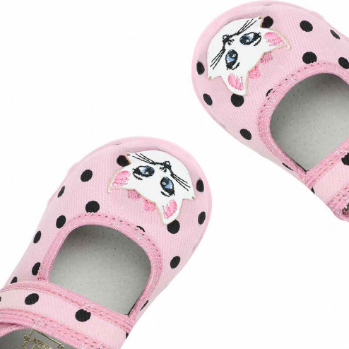 kapcie-buty-pantofle-ciapy-dla-dziewczynki-do-zlobka-do-przedszkola-rozowe-w-groszki-z-kotkiem-raweks-majaM09