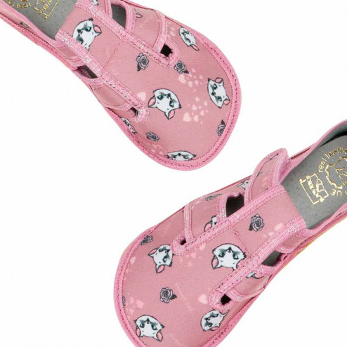 kapcie-buty-dziewczęce-barefoot-rozowe-pudrowe-w-biale-kotki 2