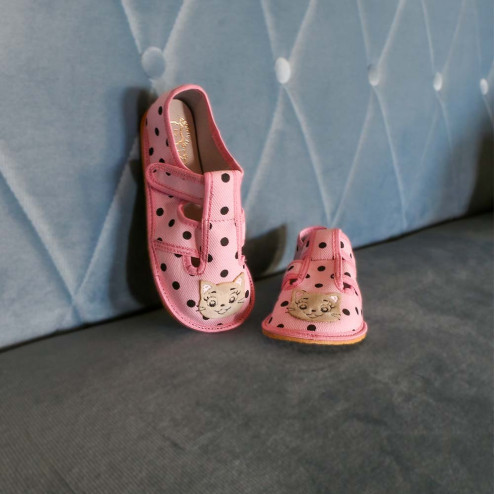 kapcie-do-przedszkola-barefoot-miekkie-lekkie-rozowe-w-groszki-z-kotkiem-kicia-raweks-zuzia-z48 2