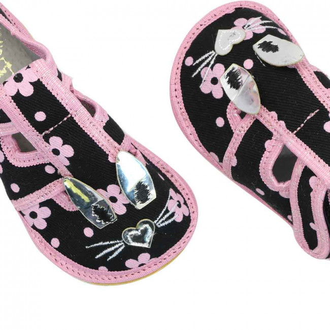 kapcie buty dziecięce Rawek barefoot dziewczęce czarne w różowe kwiaty